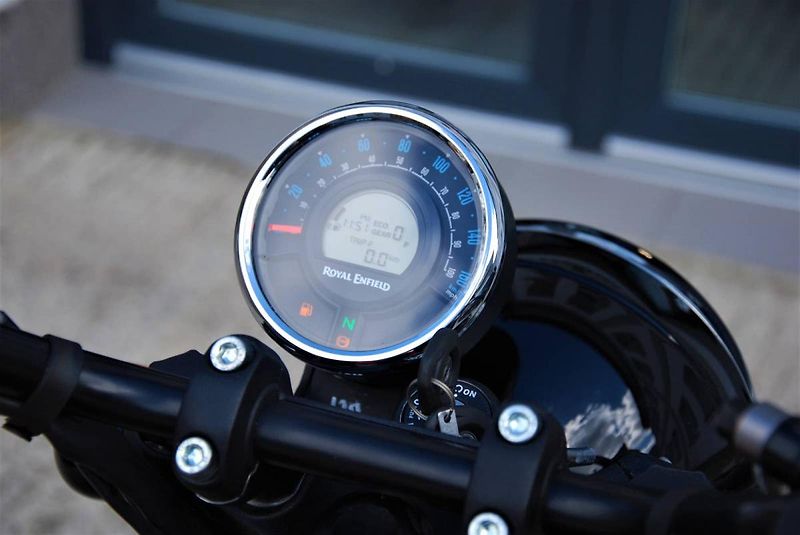 Royal Enfield Meteor 350 (2026) RED - fotka 17 z 25