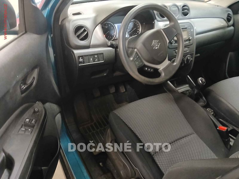 Suzuki Vitara (2015) 1.6. 4x4, 1.maj,ČR, AC, temp - fotka 3 z 3