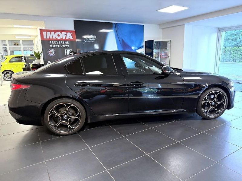 Alfa Romeo Giulia (2025) 2.2 JTD 210k AT8 ZF Q4 4x4 Int - fotka 4 z 26