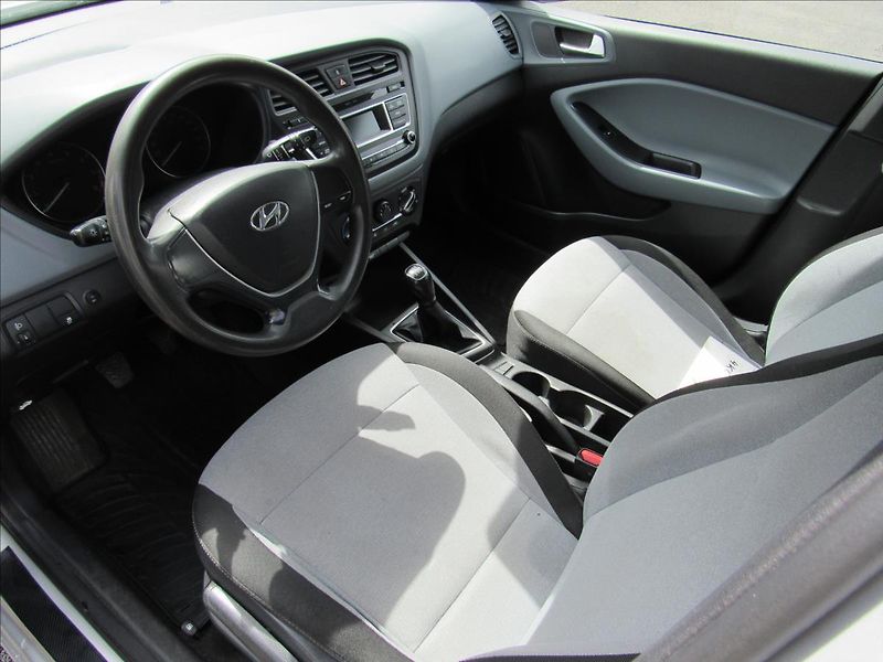 Hyundai i20 1,3 i 55kW Family+ - fotka 9 z 29