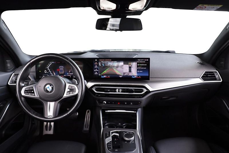 BMW Řada 3 330d xDrive Sedan - fotka 10 z 17