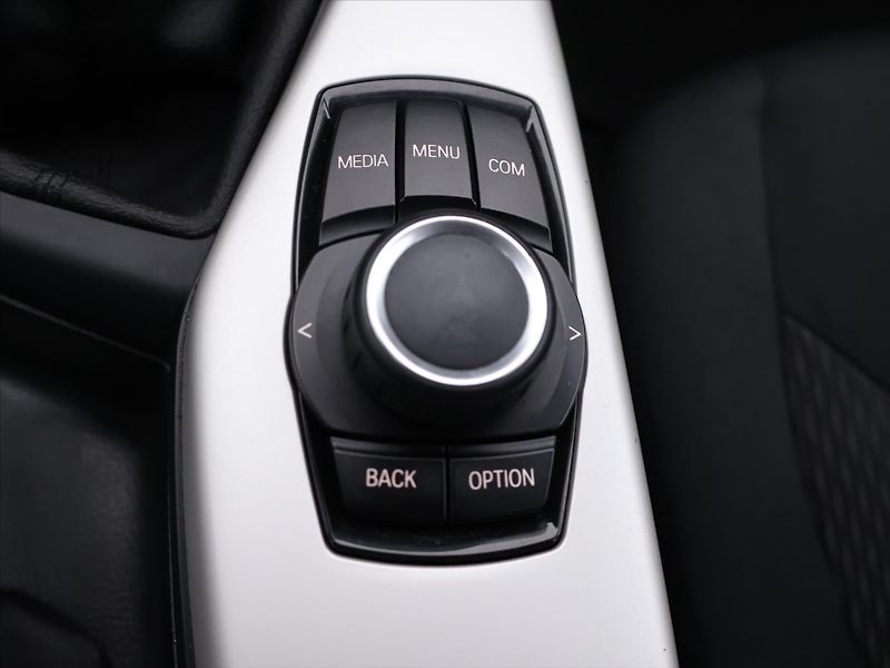 BMW Řada 1 1,5 118i Advantage 1.Maj. - fotka 21 z 30