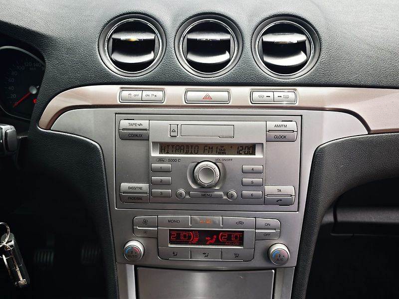 Ford Galaxy (2006) 2,0 TDCi 103 Kw Ghia 7 míst - fotka 22 z 29