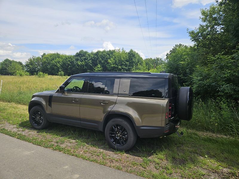 Land Rover Defender (2023) 130 - fotka 2 z 6
