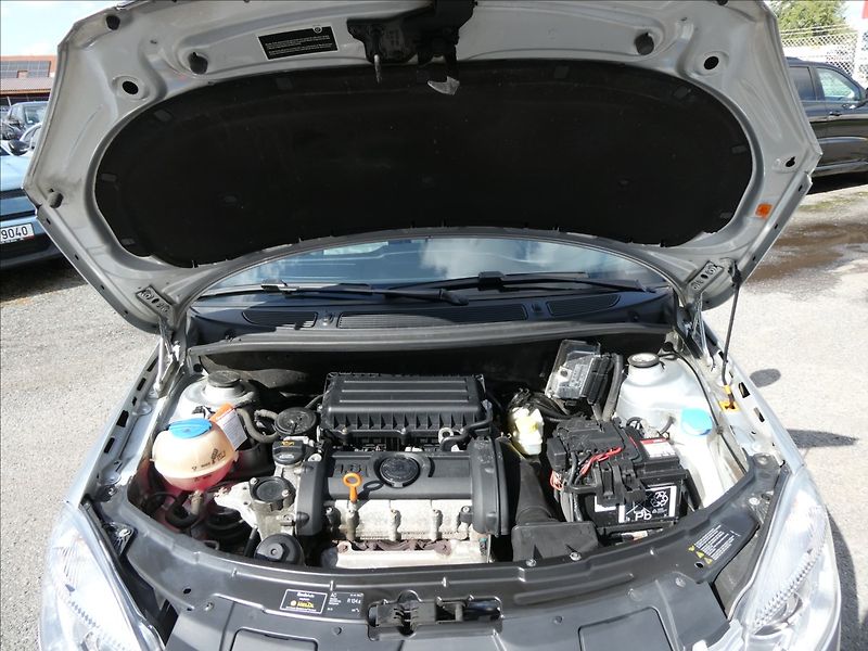 Škoda Fabia 1,6 2x kola,serviska,1.majitel - fotka 34 z 60
