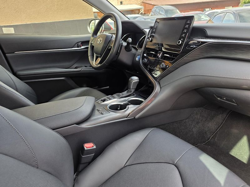 Toyota Camry 2.5-1.MAJ-HYBRID-AUTOMAT - fotka 6 z 15