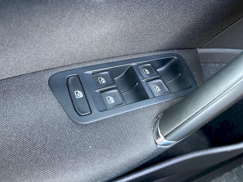 Volkswagen Golf (2018) 1.4 TSI 92 kW Maraton Edition - fotka 23 z 35