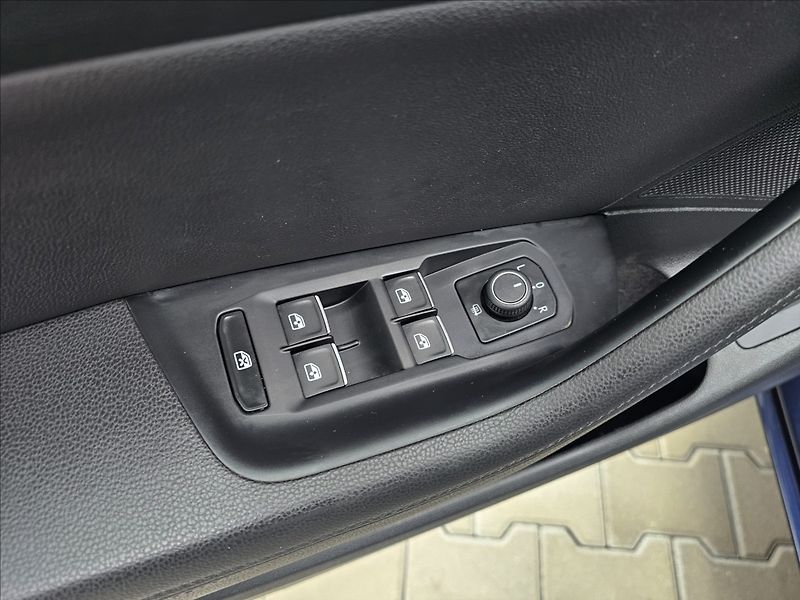 Volkswagen Passat B8 2,0 TDi 110KW Highline - fotka 14 z 45