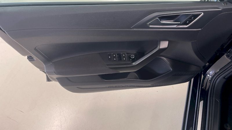 Volkswagen Taigo (2022) R-Line 1.5 TSI 110kW DSG - fotka 15 z 27