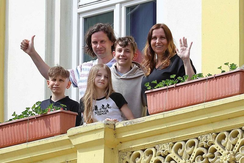 Plzní projel Konvoj svobody. Stovky kusů historické vojenské techniky v neděli projely z Bor do centra města. Ulice lemovaly tisíce diváků.