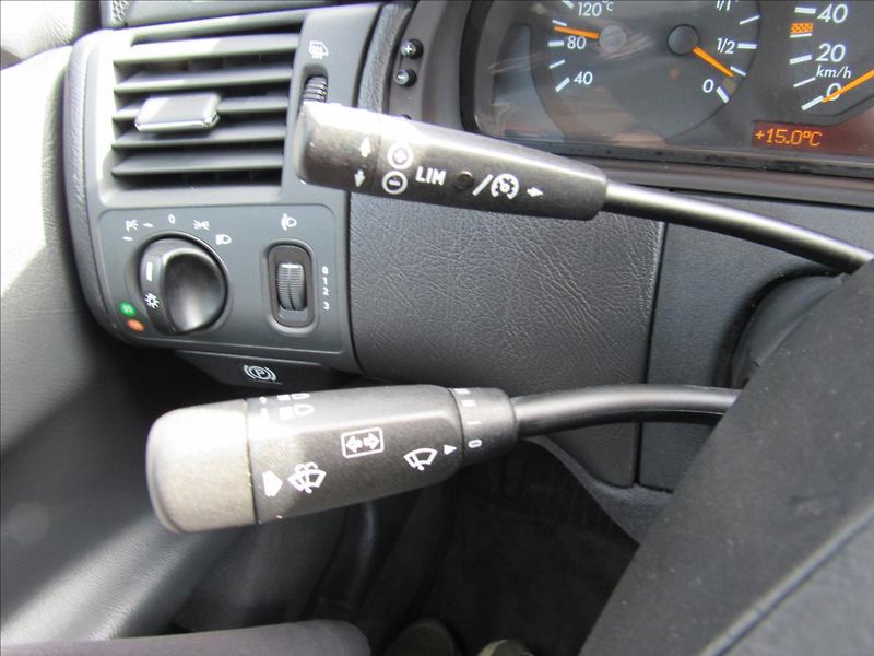 Mercedes-Benz Třídy E 3,2 E 320 Elegance Automat - fotka 19 z 24