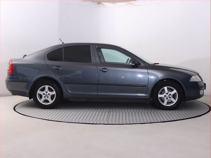 Škoda Octavia (2009) 1.9 TDI, nová STK - fotka 6 z 17