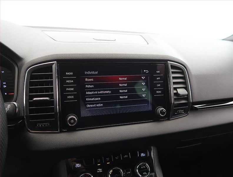 Škoda Karoq (2020) Sportline 1.5 TSI, digi klima - fotka 18 z 25