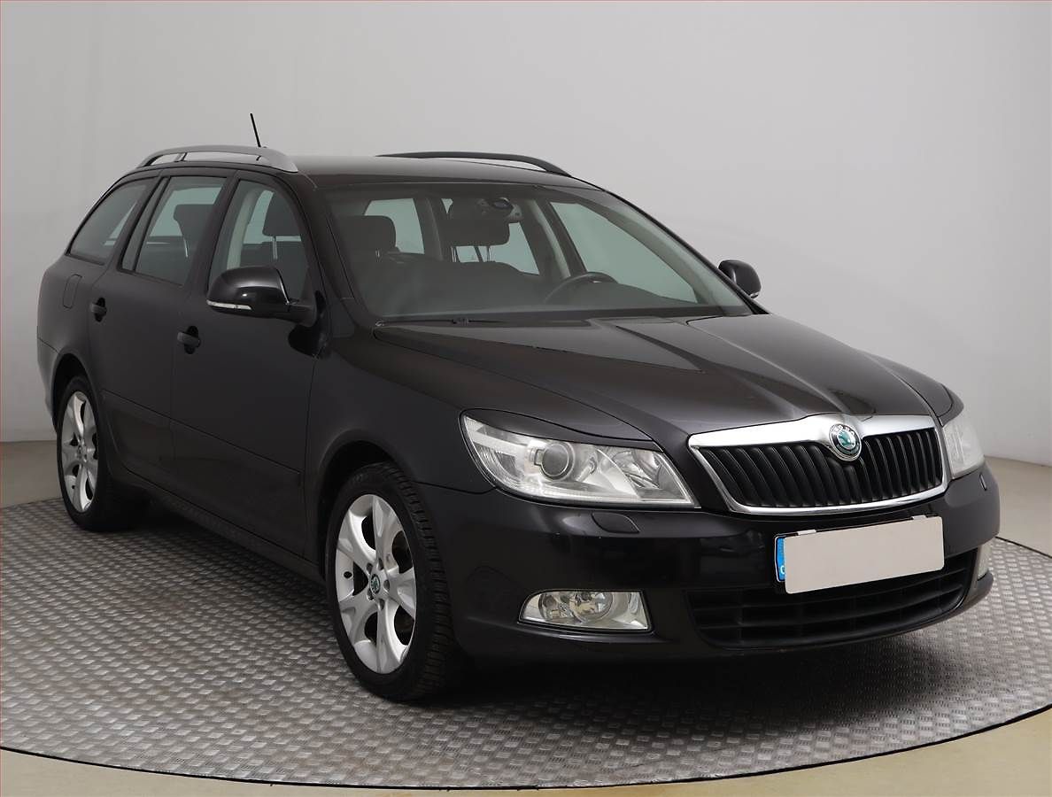 Škoda Octavia Ambiente 1.4 TSI, Navi, Xenony