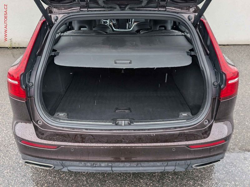 Volvo V60 (2019) 2.0D 4x4, Cross Country, AT - fotka 7 z 16