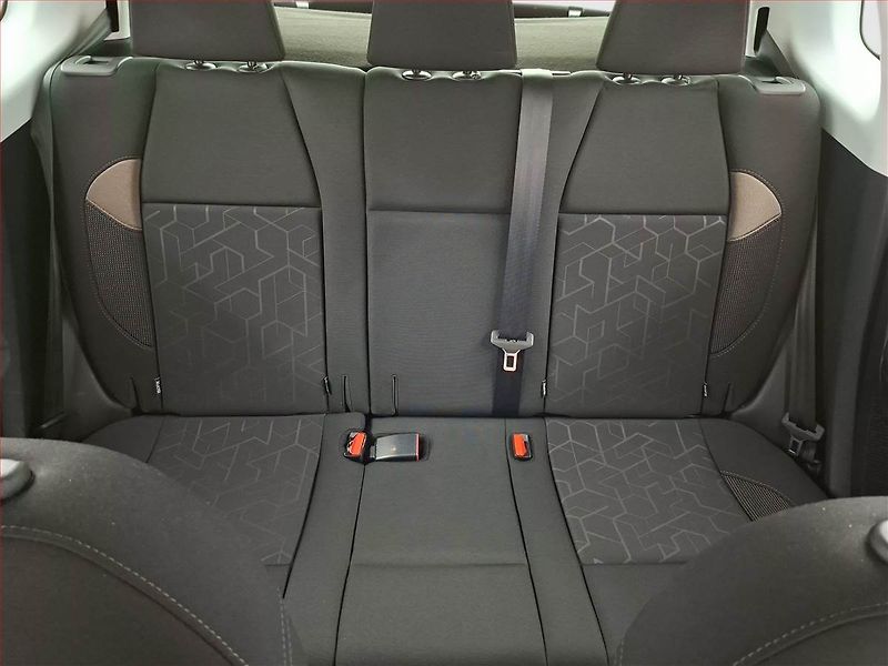 Peugeot 2008 (2016) 1.2 PureTech, Tempomat - fotka 10 z 15