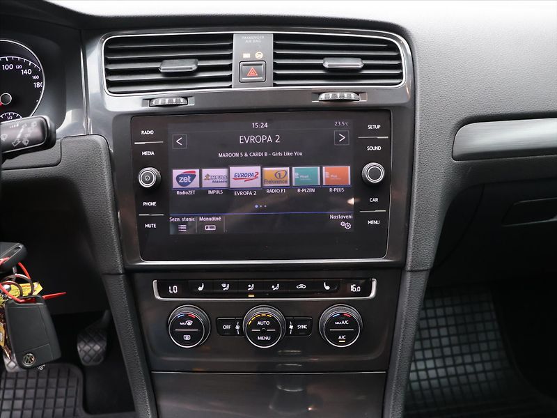 Volkswagen Golf 1,0 TSI 81kW Comfortline CZ - fotka 16 z 26