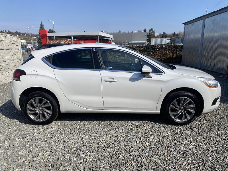 Citroën DS4 1.6i 16V 120PS EXCLUSIVE TOP!! - fotka 10 z 160