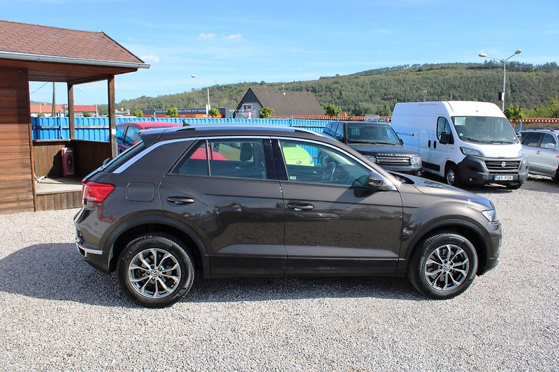 Volkswagen T-Roc (2018) 1.5 TSI KLIMA VÝHŘEV TEMPOMAT - fotka 8 z 21