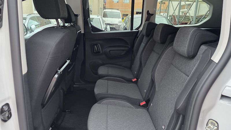 Opel Combo (2026) 1.5 CDTi 96kW AT8 Elegance 7m - fotka 10 z 33