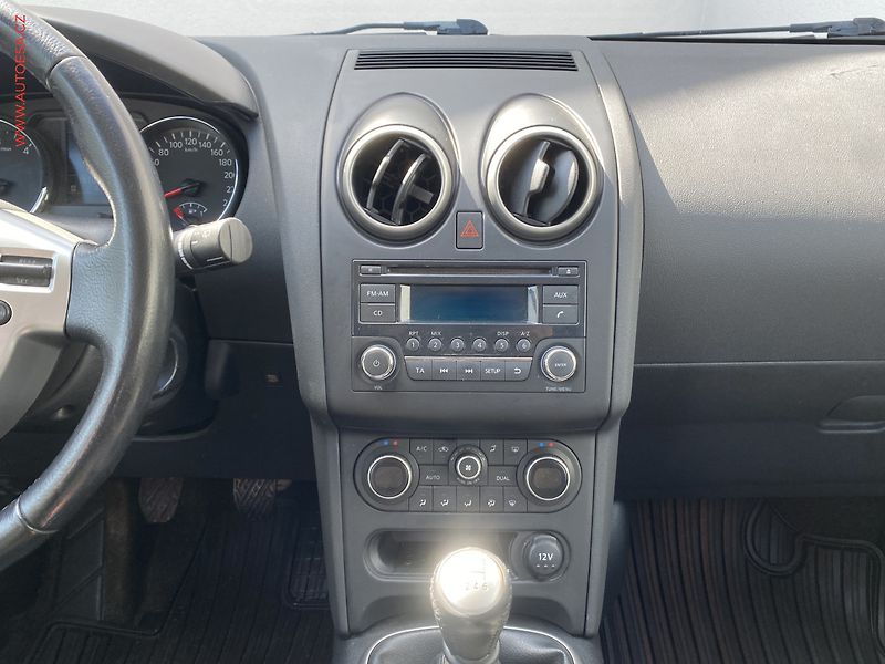 Nissan Qashqai (2011) 1.5dCi, Acenta, TZ - fotka 12 z 16