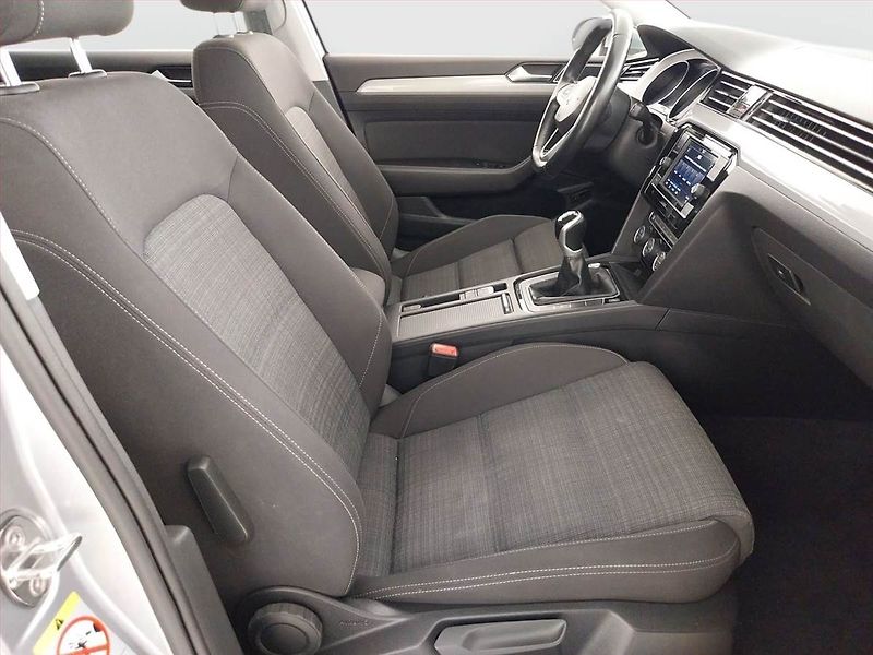 Volkswagen Passat (2019) 1.5 TSI, Tempomat - fotka 9 z 24