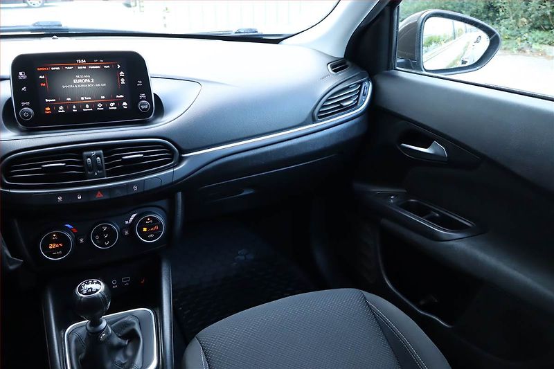 Fiat Tipo (2016) 1.4 T-Jet, Serv.kniha, Navi - fotka 8 z 23