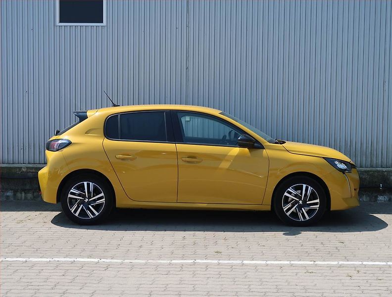 Peugeot 208 (2023) 1.2 PureTech, Automat, ČR - fotka 6 z 21