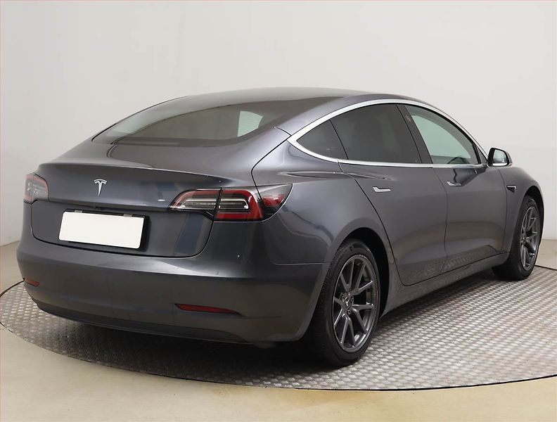 Tesla Model 3 (2020) Std Range Plus 52kWh, SoH 81% - fotka 5 z 16