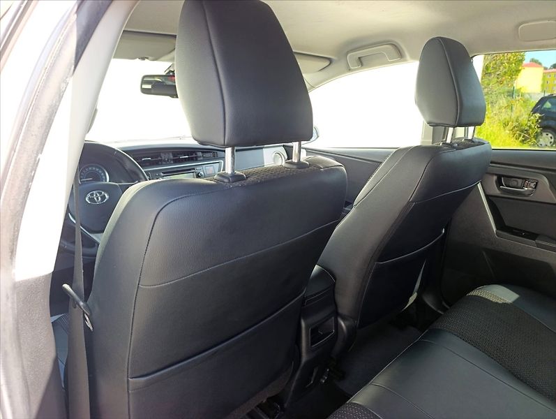Toyota Auris 1,8 i HYBRID AT KAMERA NAVI - fotka 20 z 39