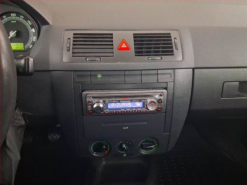 Škoda Fabia (2006) 1.2 12V, nová STK, jezdí dobře - fotka 12 z 16