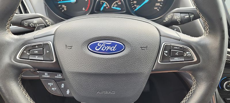 Ford Kuga (2017) 2,0TDCi 132kW DSG 4×4 Vignale  - fotka 36 z 52