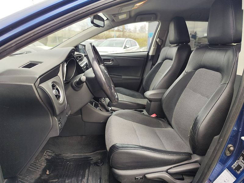 Toyota Auris 1.6 D-4D/82kW Executive ČR - fotka 14 z 30