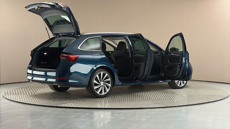 Škoda Octavia 2.0 TDI DSG Style Combi - fotka 6 z 25