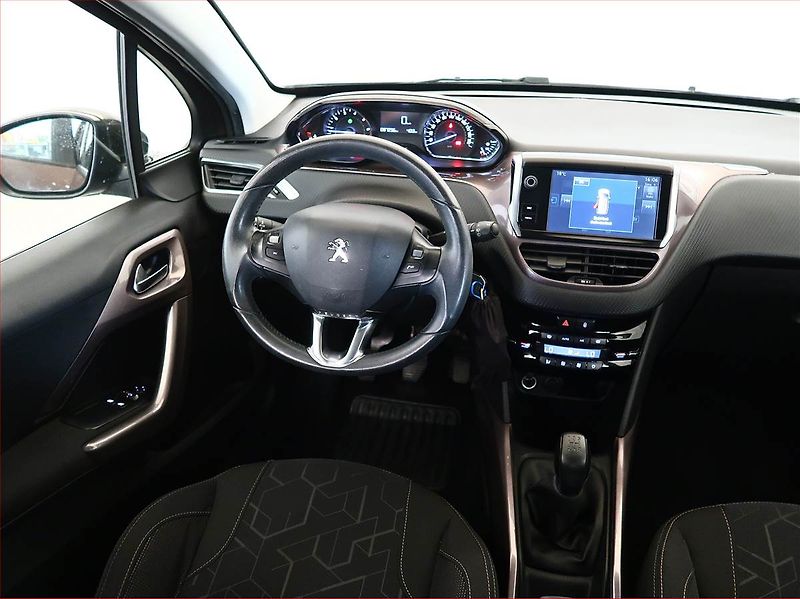 Peugeot 2008 (2015) 1.6 VTi, Tempomat - fotka 7 z 15