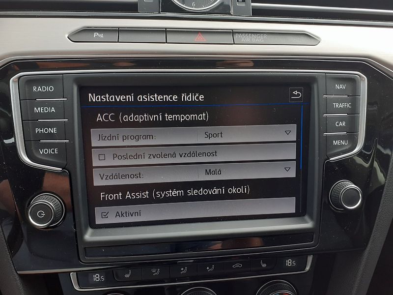 Volkswagen Passat Variant (2016) 1.4 TSi 110 Kw Highline - fotka 17 z 41