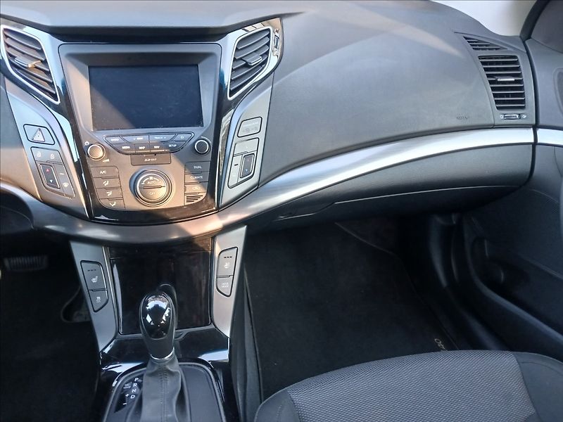 Hyundai i40 1,6 CRDI KOMBI AUTOMAT, ČR - fotka 11 z 23