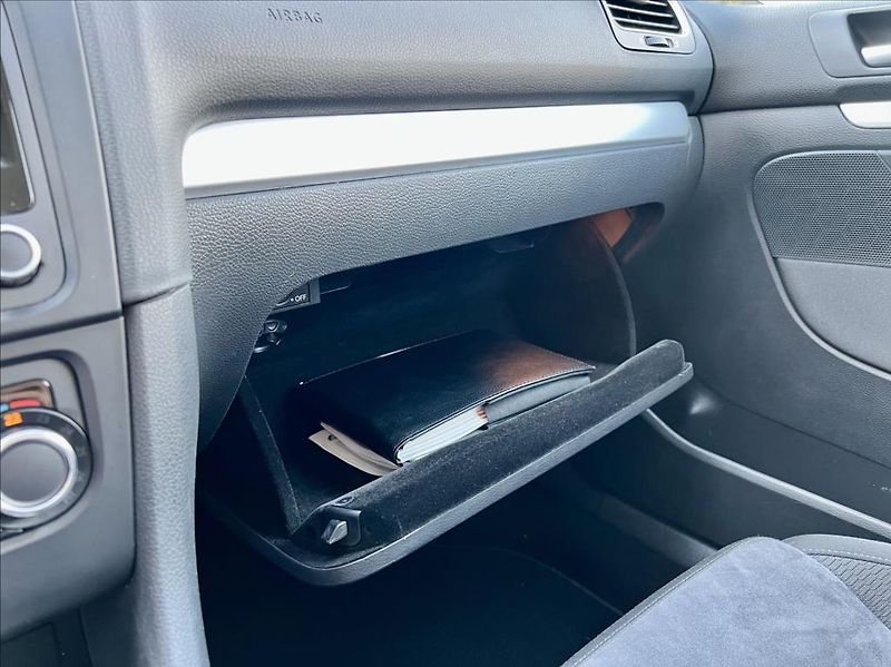 Volkswagen Golf 1,6 TDI  HIGHLINE*DSG*ZÁRUKA - fotka 34 z 40