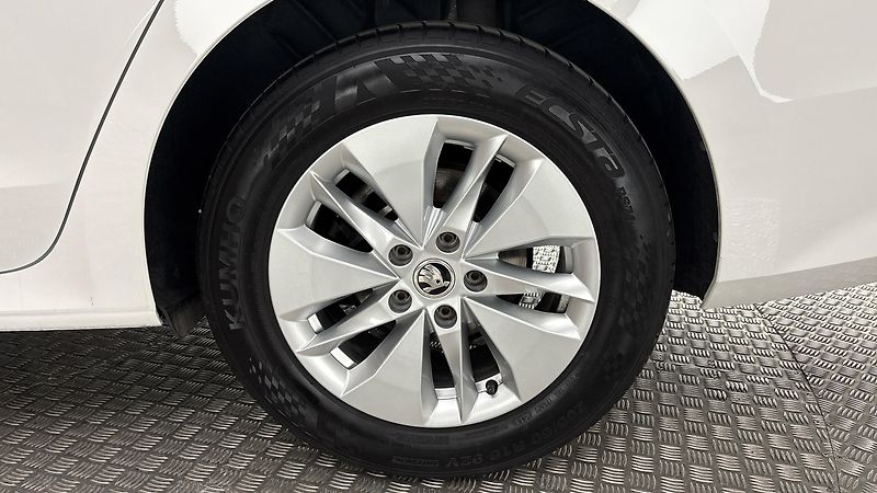Škoda Octavia 2.0 TDI Ambition Combi - fotka 19 z 24