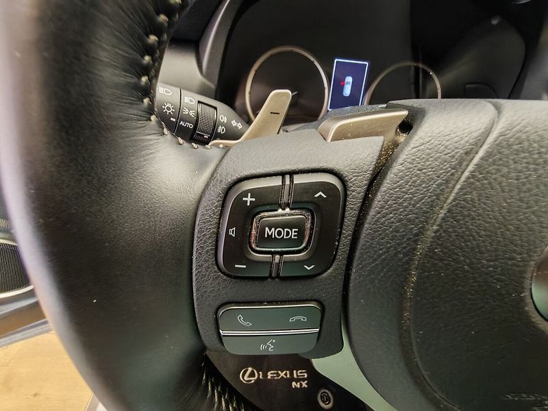 Lexus NX 300h AWD BUSINESS EDITION - fotka 28 z 39