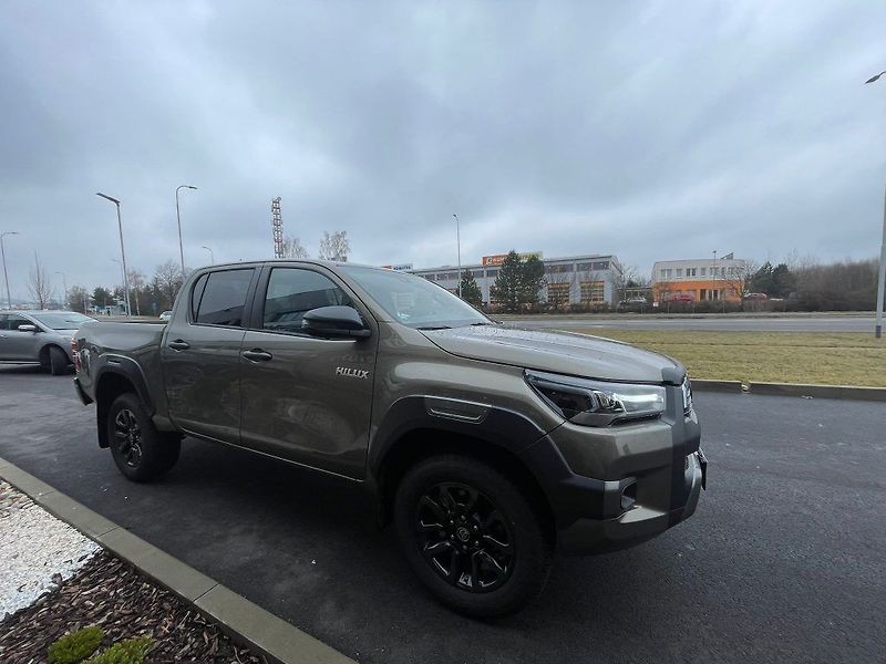 Toyota Hilux 2.8 D-4D automat Invincible - fotka 8 z 28