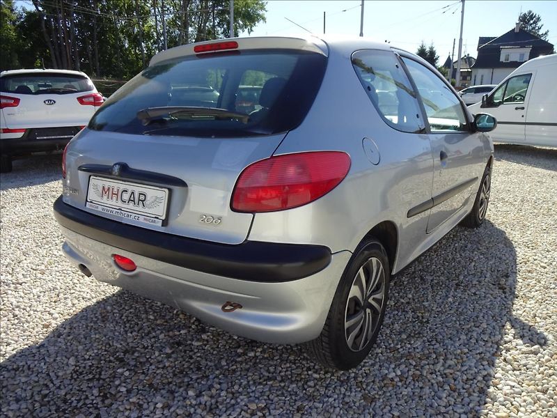Peugeot 206 1,1 i - fotka 7 z 37