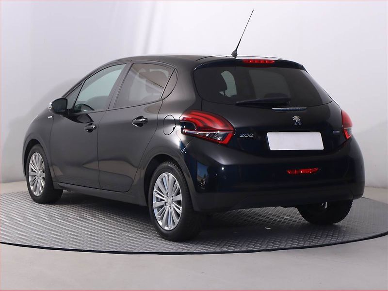 Peugeot 208 (2017) Allure 1.2 PureTech - fotka 4 z 18