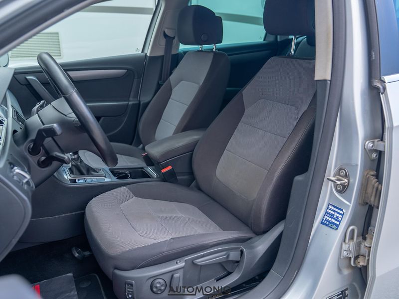 Volkswagen Passat Variant (2012) 1.6 TDI Servis, Výhrev s. - fotka 3 z 20