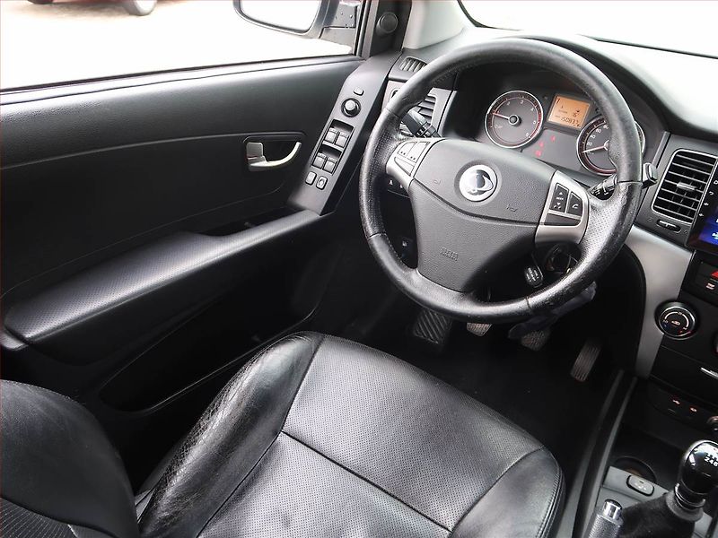 SsangYong Korando (2011) 2.0 e-XDi, 4X4, Navi - fotka 7 z 17