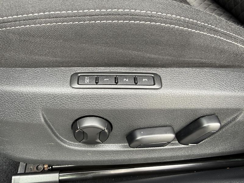 Škoda Superb 1.6TDi STYLE 88kW Navi BiXenon - fotka 17 z 21