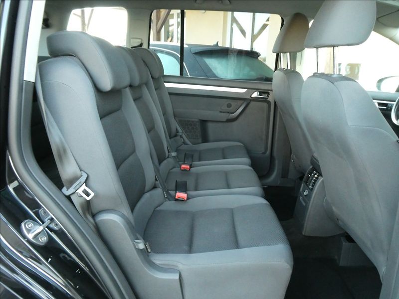 Volkswagen Touran 1,6 TDi 77kW 7.MÍST,navigace - fotka 22 z 43