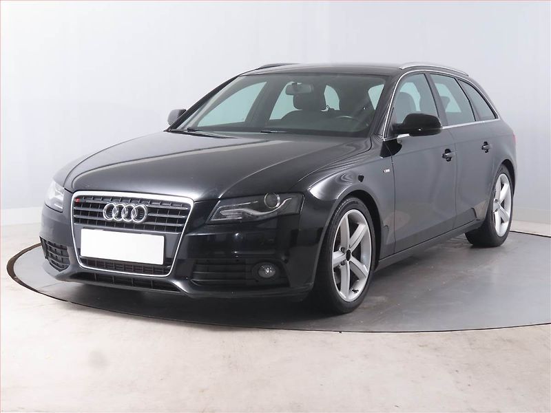 Audi A4 (2011) S-Line 2.7 TDI, Xenony - fotka 2 z 14