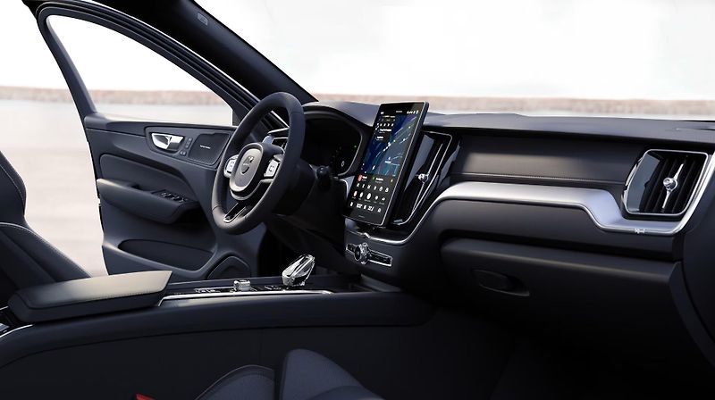 Volvo XC60 (2026) B5 PLUS BLACK + 4SERVIS/ZÁRUKA - fotka 17 z 19