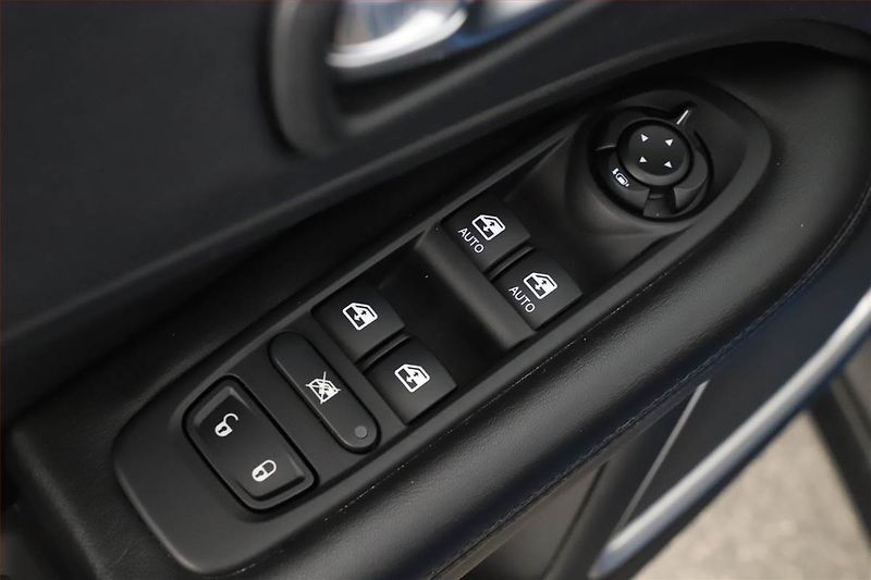 Jeep Compass (2020) 1.3 T-GDI, Kůže, Tempomat - fotka 19 z 19